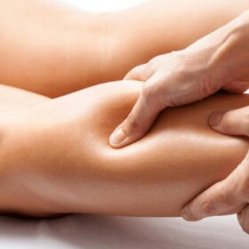 Afstressende og pirrende #kropsmassage af uddannet massør PRIVAT træffes SØNDAG den 20.04