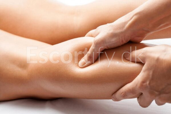 Afstressende og pirrende #kropsmassage af uddannet massør PRIVAT træffes SØNDAG den 20.04