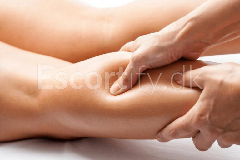 Afstressende og pirrende #kropsmassage af uddannet massør PRIVAT træffes SØNDAG den 20.04