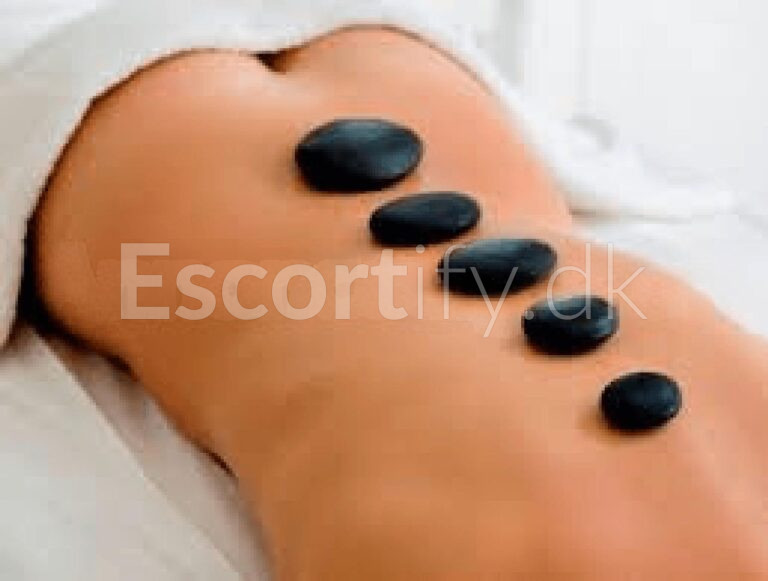 Afstressende og pirrende #kropsmassage af uddannet massør PRIVAT træffes SØNDAG den 20.04