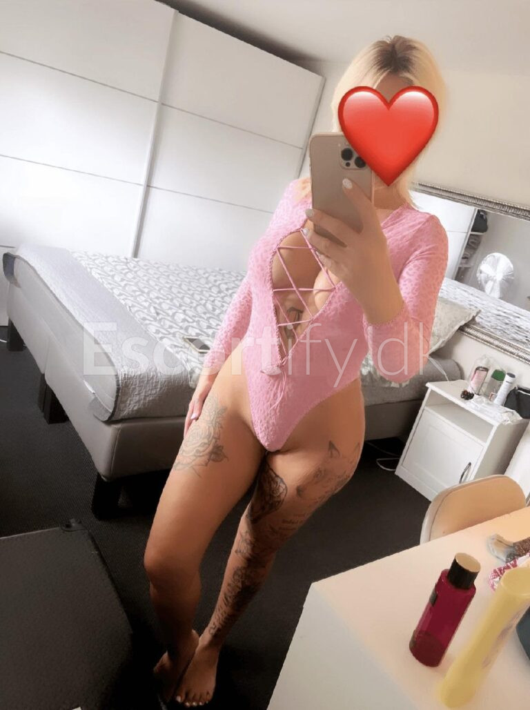 ️️ARIANA