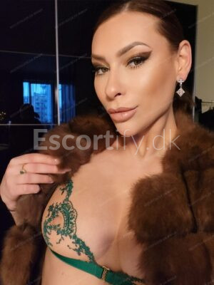BALERI DEEP & QUEEN Throat Gagging & FIND ME IN ONLYFANS & BLOW SPECIAL EFFECTS & Threesome