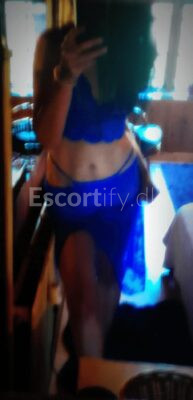CHARMERENDE BRUNETTE VIKTORIA /HERNING/ARNBORG. ..