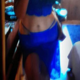 CHARMERENDE BRUNETTE VIKTORIA /HERNING/ARNBORG. ..