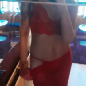 CHARMERENDE BRUNETTE VIKTORIA /HERNING/ARNBORG. ..