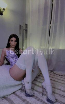 HELLERUP  hot latina  ful services I love the party and very milky