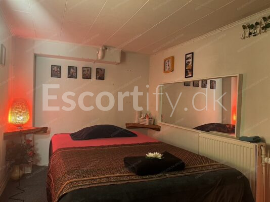 Hvidovre Massage Wellness // Emma  Real 100%