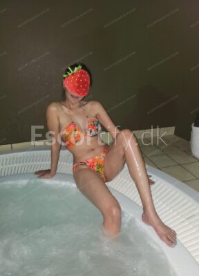 Lisa Naughty girl