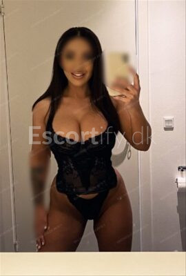 MICHELLE,Your Perfect Companion In Kobenhavn , I Also Offer Lingam Tantra Massage