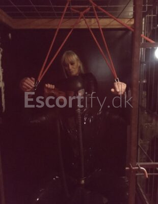 Odense S Træffes Idag privat DomicilDansk Domina M din forbudte lyst og Frække Fantasi Tlf 50132331