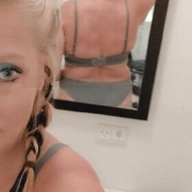 RIKKE SOLSKIN 7441 BORDING TIRSDAG-FREDAG 10.00-22.00....SMS NU TLF. 61 13 93 21