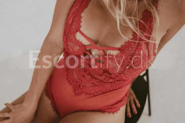Sensuel erotisk tantra hos mig Sabina 🇩🇰Besøg mig I København på Frederiksberg tlf 78882638