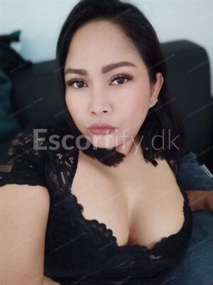SOFIA: kæmpe bryster Tilbud 30 min B2B og pussy slide 700!!