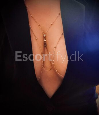 Submissive Josephine (DK) - curvey, lækker og fræk- send en sms på 93901388