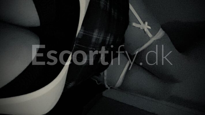 Submissive Josephine (DK) - curvey, lækker og fræk- send en sms på 93901388