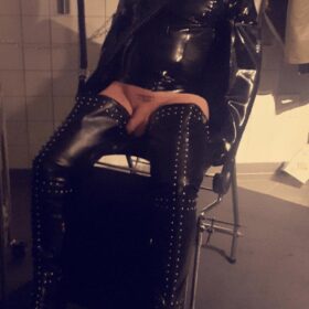 Danske Miss Dark Desire, kom og slip din indre slave løs - Vejle området