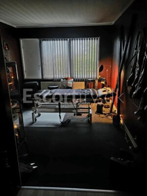 Danske Miss Dark Desire, kom og slip din indre slave løs - Vejle området