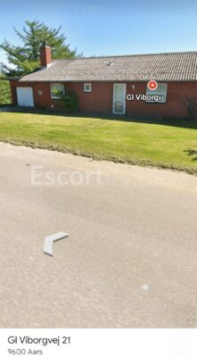 Ny Chokolade HOT pige her for dig Gl Viborgvej 21 ST Binderup post nr 9600 Aars tlf. 91 81 58 01