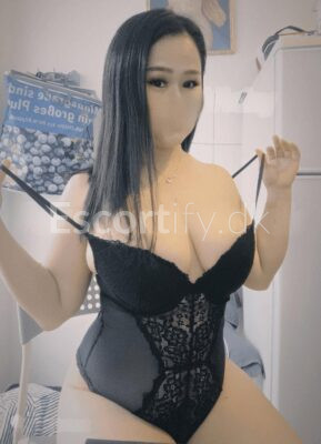 Fantastic Girls I Vonge  Good Service & Strong - Soft Massage
