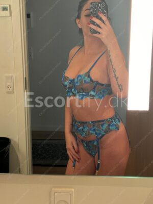Kendra* Naked Massage*Lingam* Sex* in Frederiksberg privat apartmant