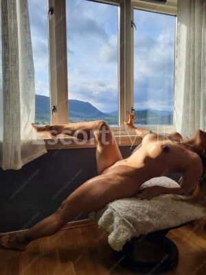 Sommer Tilbud B2B 30min/600,-Bella! Bedste erotiske hot massage du leder efter I Søborg.