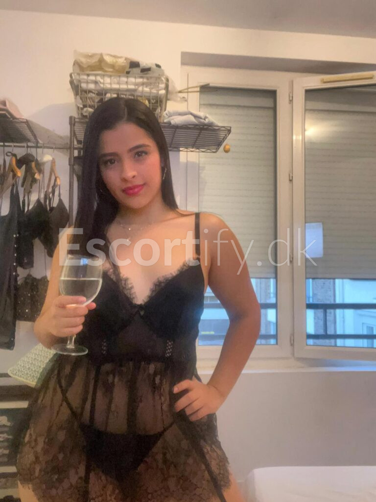 🇩🇰 NEW CLAUDIA 🇩🇰 RØDOVRE 2610 ️ BLOWJOB WITHOUT A CONDOM AND YOUR CUM IN MY MOUTH DEEP THROAT, REAL PICTURES