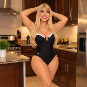 Explosive Pamela trans Brazilian charm, endowed with 20 cm of overwhelming pleasure ,