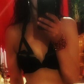 CHARMERENDE BRUNETTE VIKTORIA ...HERNING/ARNBORG