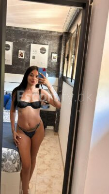 Vejle Just Arrived: I am Petit Roma 22yo/160cm/50kg/ A cupAnal/Greek Short time  deepthroatblowjob withoutcifslim girlnew and real photos