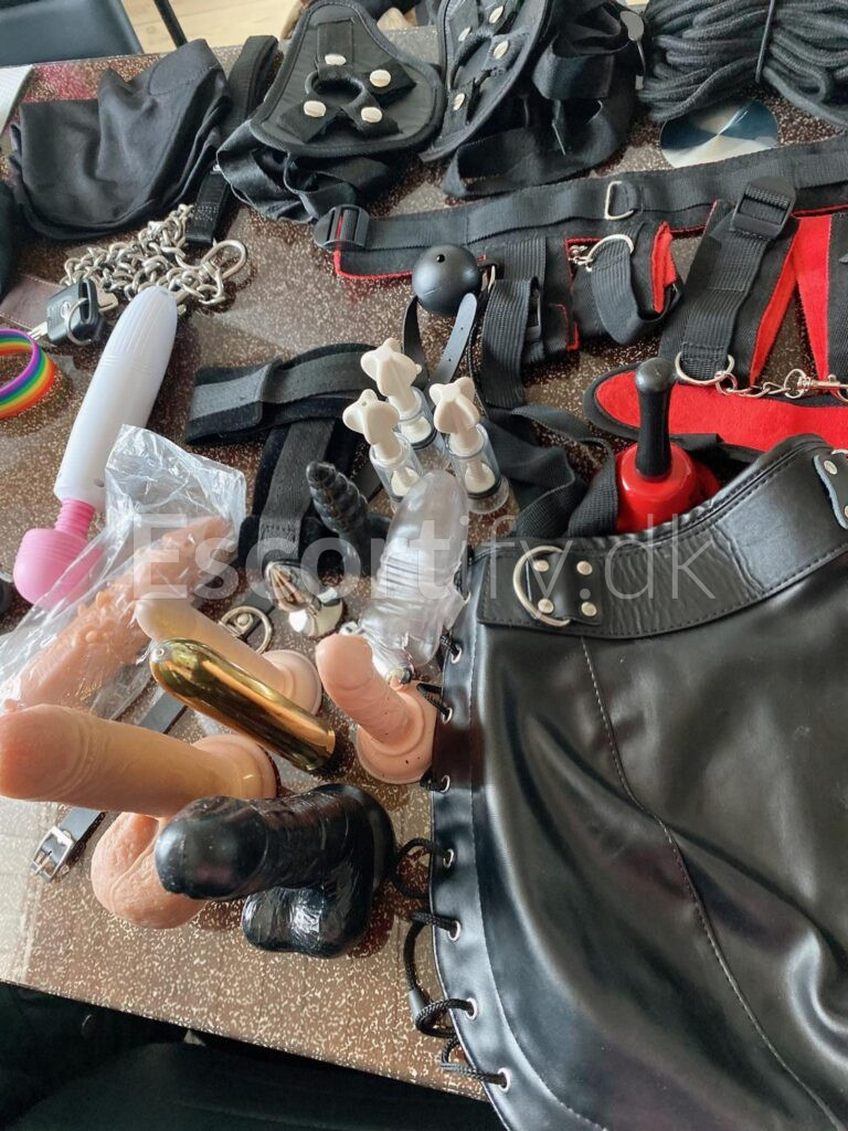GIRLFRIEND EXPERIENCE - INCALL AND OUTCALL , PROSTRATE MASSAGE, STRAP-ON. SOFT AND HARD DOMINATION