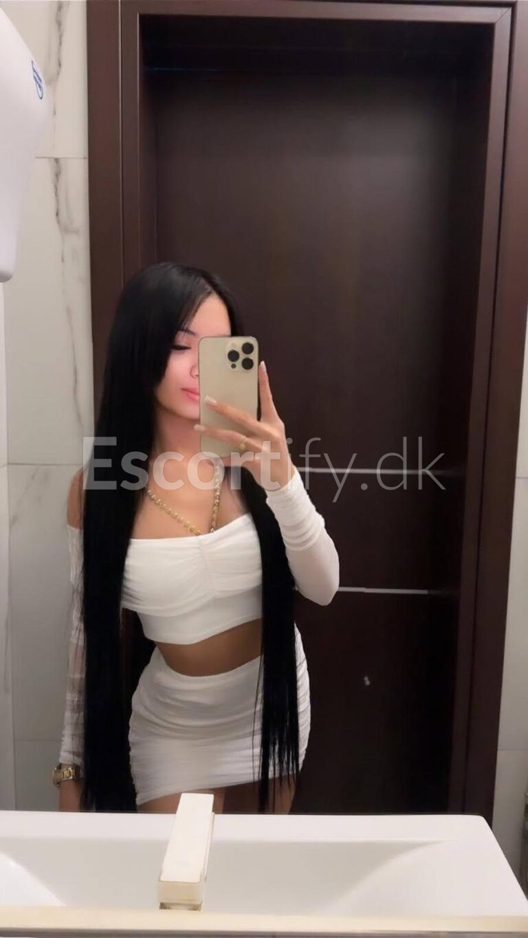 Kenia slagelse the queen ,  You can pay with Revolut, Cash,euros