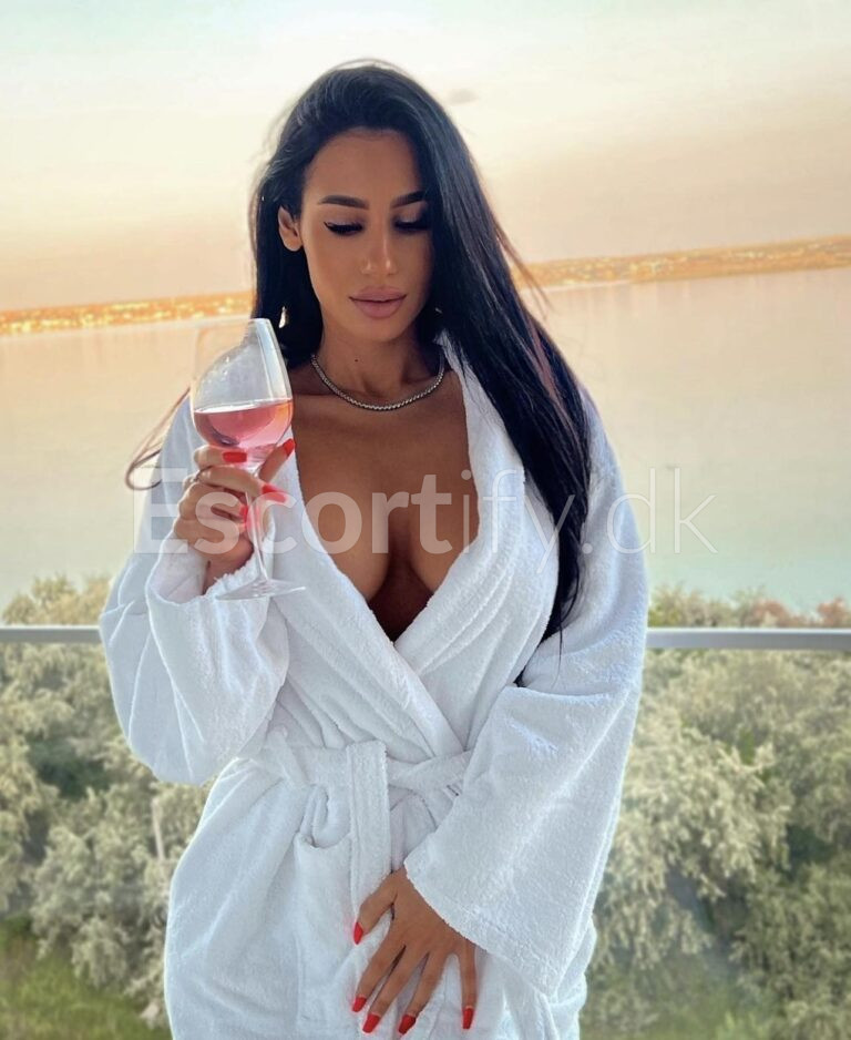 Horsens ️ Sara her ️jeg tilbyder den mest intime, sensuelle Tantra massage m/Ægte Kæreste sex Uden eller m/kondom samt anal
