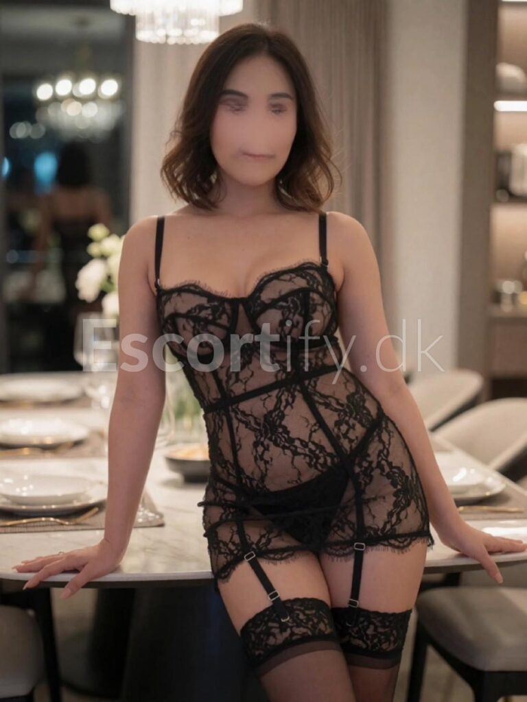 Thai girl Tina  Billund/ Grindsted tlf 27893072  drive escort/take outcall