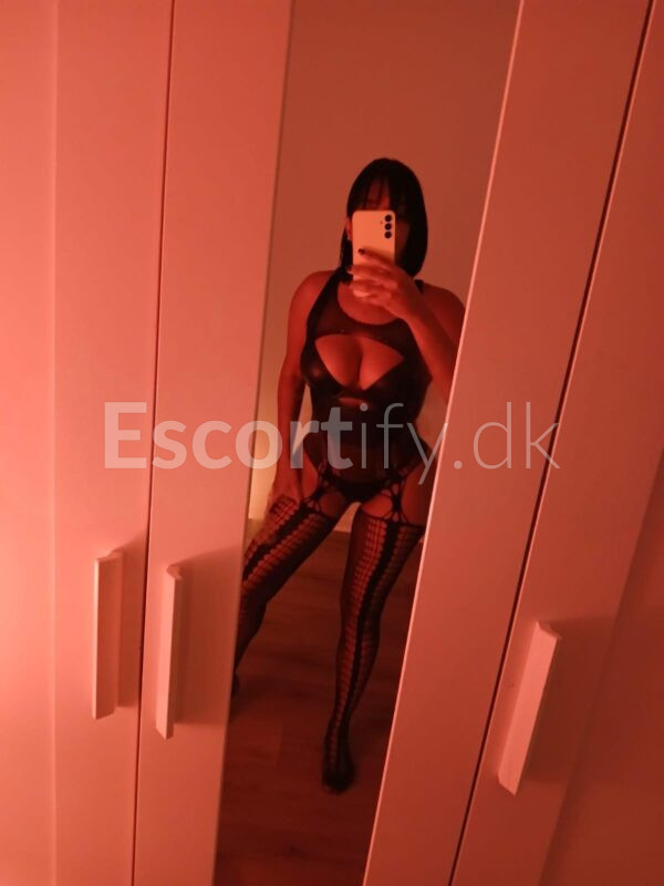 A few days in AMAGER .Your mischievous Lili is here to tempt your mind and stir your deepest cravings — I don’t just play with fantasies, I mak