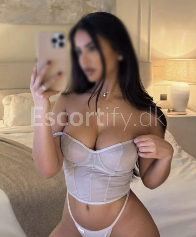 NEW IN KOLDING BEST YOUNG GIRL 21 YEARS!! MASSAGE EROTIC!! STRIPSHOW!! 2 SUPER GIRLS CLEAN AND SOFT accept mobilepay revolut PayPal ESCORT TO YOU!!