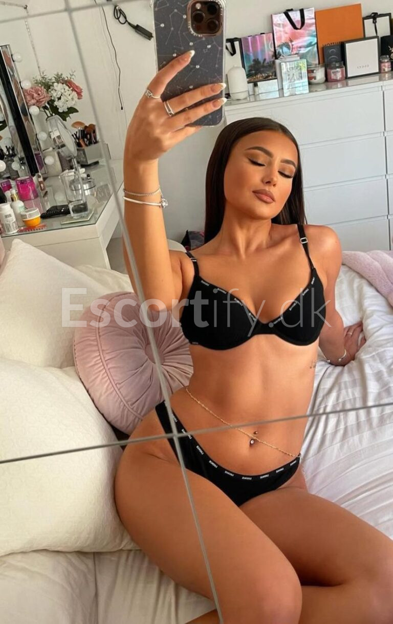 NEW IN THE TOWN AVAILABLE FOR OUTCALL