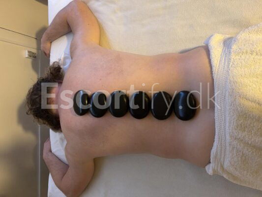 Odense C, bedste Traditionelle Thai massage ️smilende Thaipige med god service ️Fysiske skavanker eller smerter i muskler️ Fyn