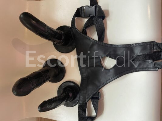 HÅRLEV️KARISEKØGE SMUK FRÆK NYMFO DILDO SHOW MASSAGE KROP HAR KROP , BLOWJOBS MASSAGE PRÓST
