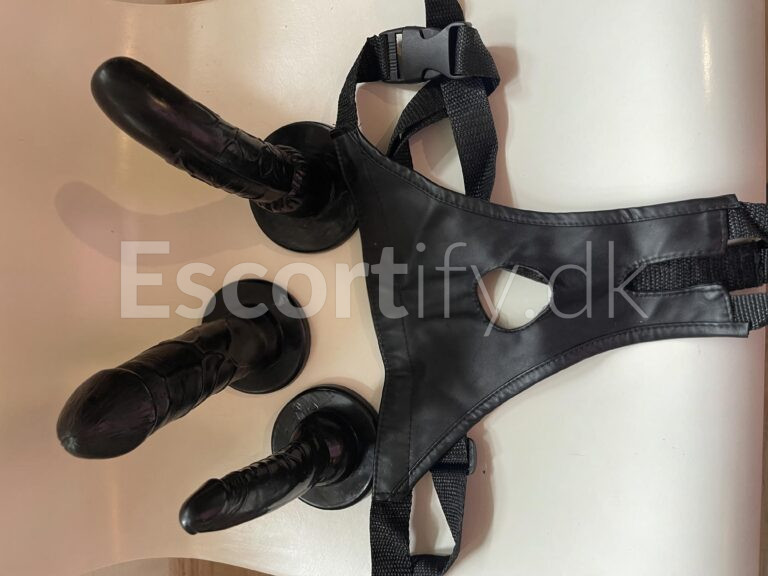 HÅRLEV️KARISEKØGE SMUK FRÆK NYMFO DILDO SHOW MASSAGE KROP HAR KROP , BLOWJOBS MASSAGE PRÓST