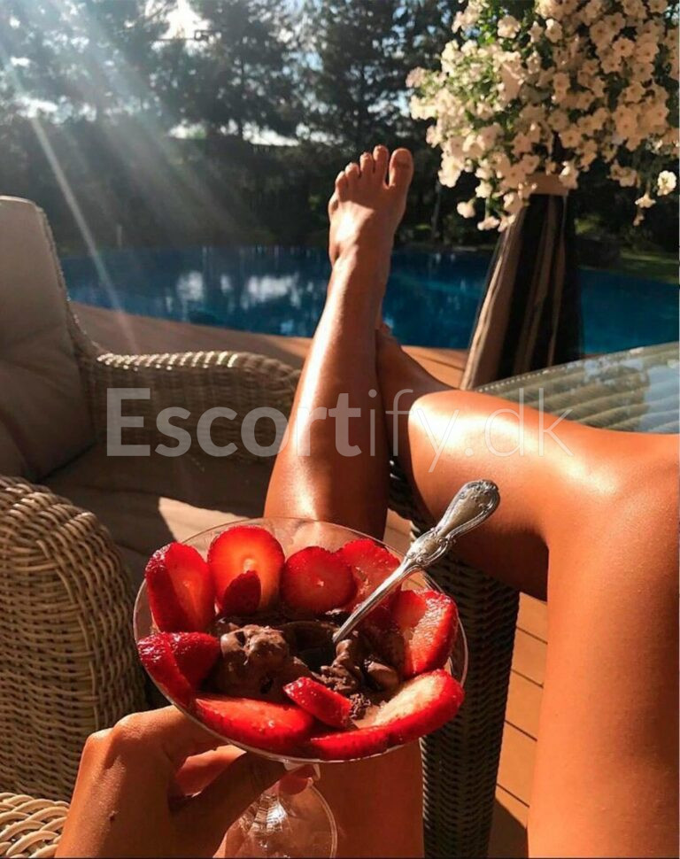️Xenia forkæler kvalitetsbevidste gentleman med frække sengekantslege d.14 September fra 10.00-14.00.55276328.Privat