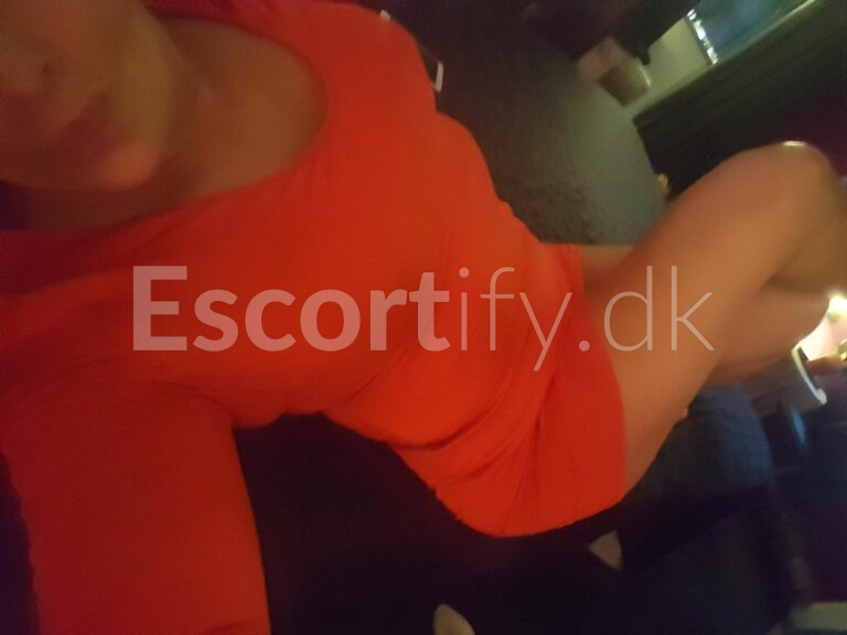 ️Xenia forkæler kvalitetsbevidste gentleman med frække sengekantslege d.14 September fra 10.00-14.00.55276328.Privat