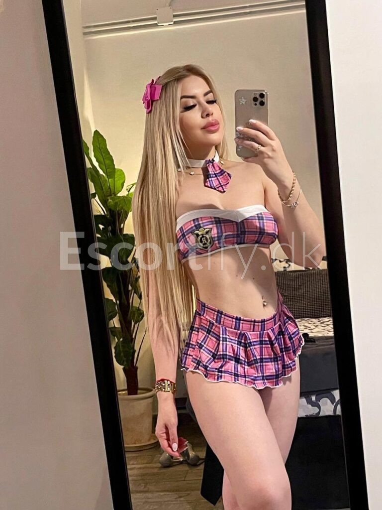 ️ Viby. Blonde Sexy Isabella  the best girlfriend experience  I offer massages and passionate sex. Excellent reviews